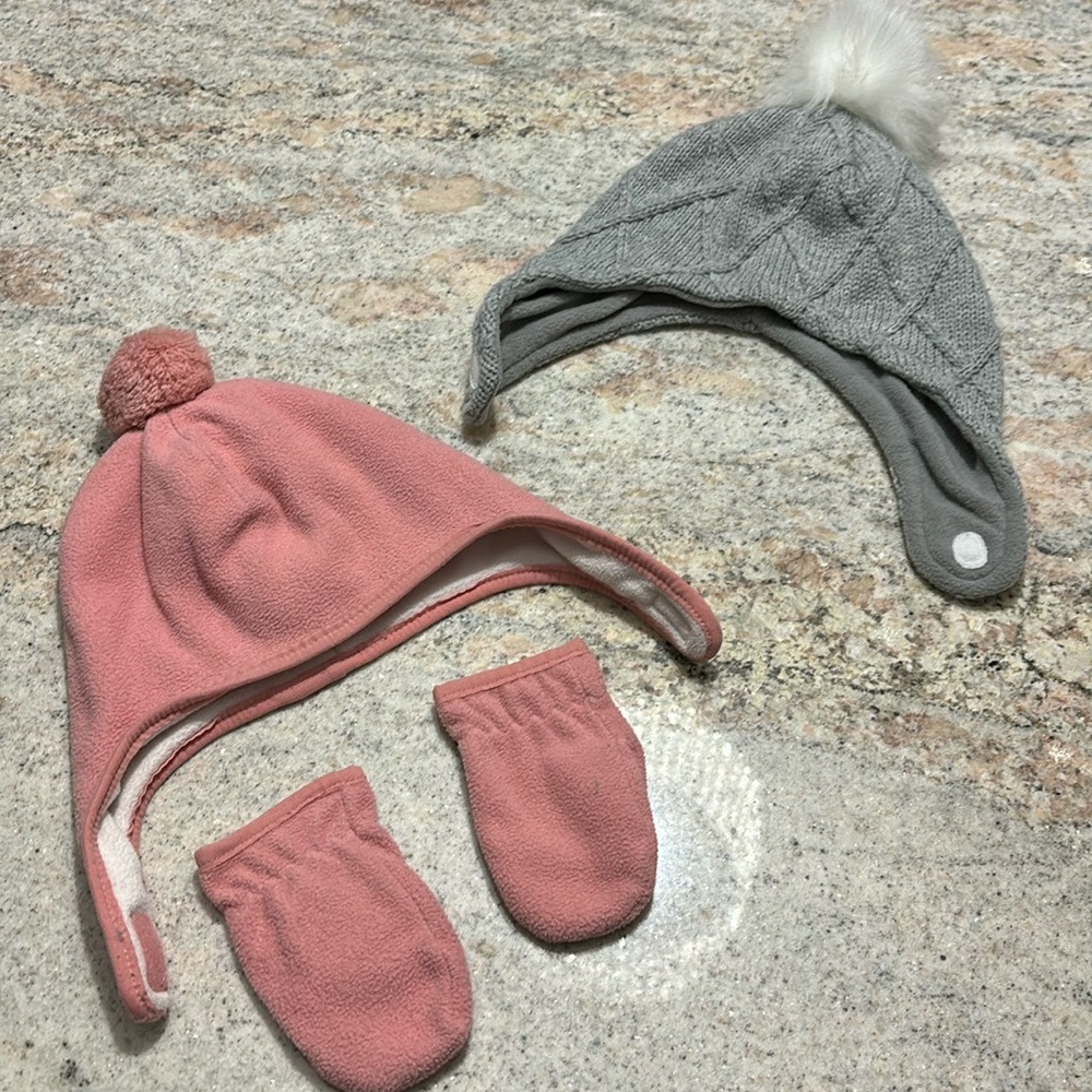 10/$30 Old Navy / Hot Paws Baby Hat and mitts